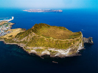 Seongsan Ilchulbong Tuff Cone, filming spot of “Feel the Rhythm of Korea”