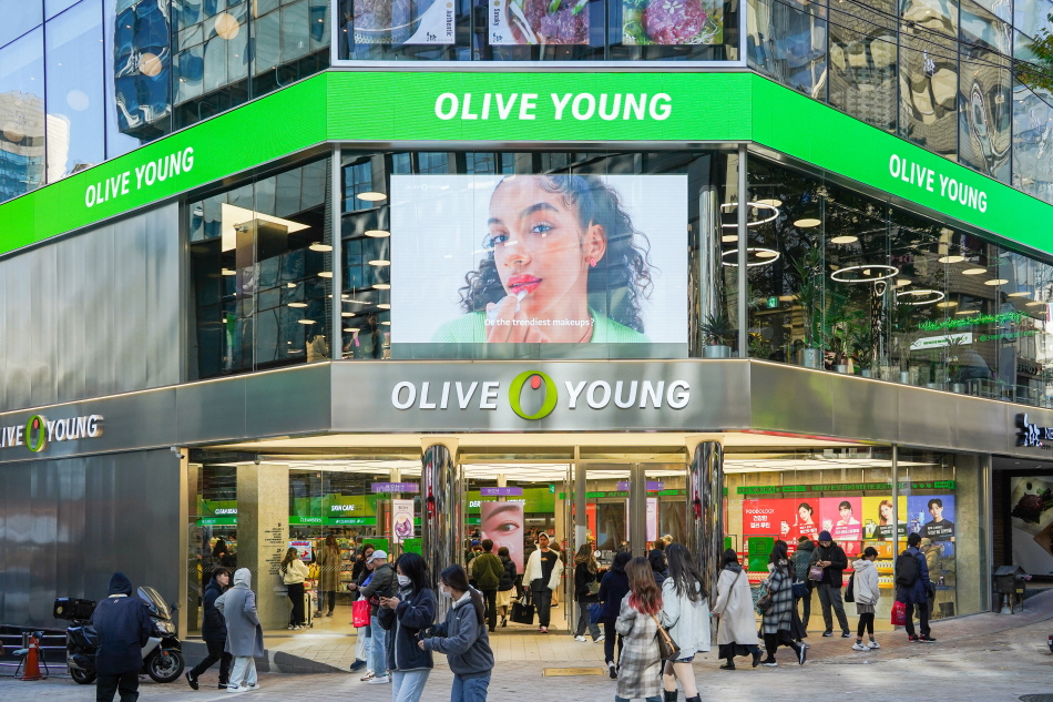 On November 1, 2023, OLIVE YOUNG MYEONGDONG GLOBALSTORE officially reopened.