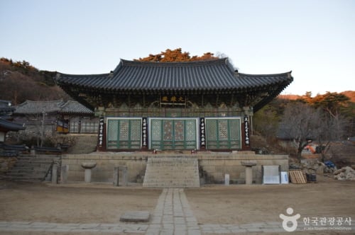 Donghwasa Temple   